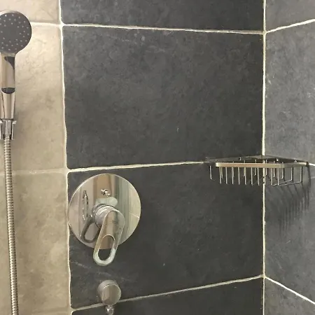 - Lucni شقة فندقية