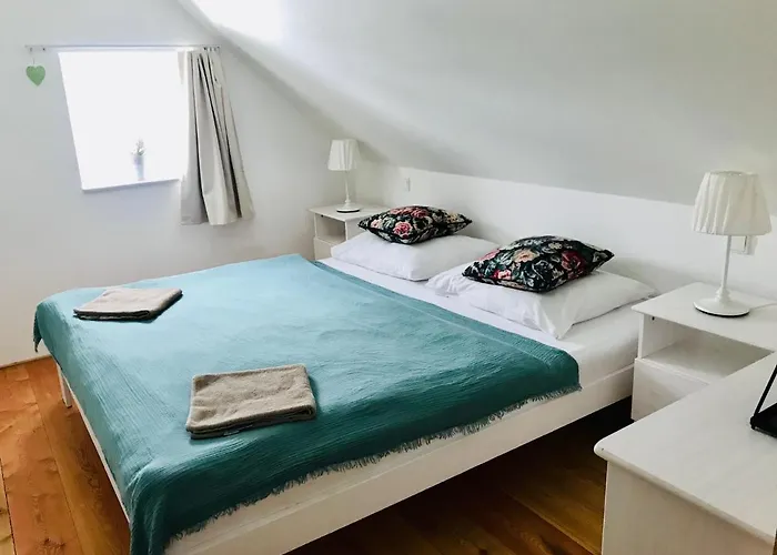 - Lucni Aparthotel 3*